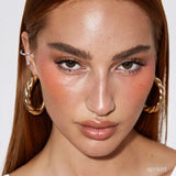 MQLE Glow Blush – APRICOT model uygulaması