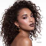 MQLE Melt & Shine 2'li Ruj ve Dudak Parlatıcısı Seti – Merlot Haze Melt & Shine dudak görünümü