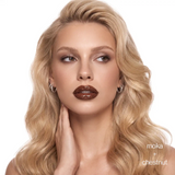MQLE Melt & Shine 2'li Ruj ve Dudak Parlatıcısı Seti – Mocha Mood Melt & Shine dudak görünümü