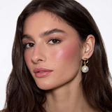 MQLE Velvet Blush – 07 BERRY model üzerinde